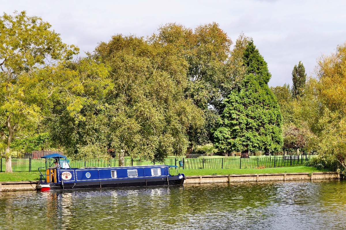 Rivers, Ruins and Roadsters in Abingdon, England