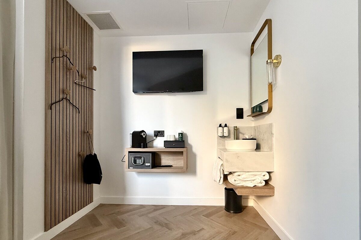 Facilities in a Snug at The Drey, London