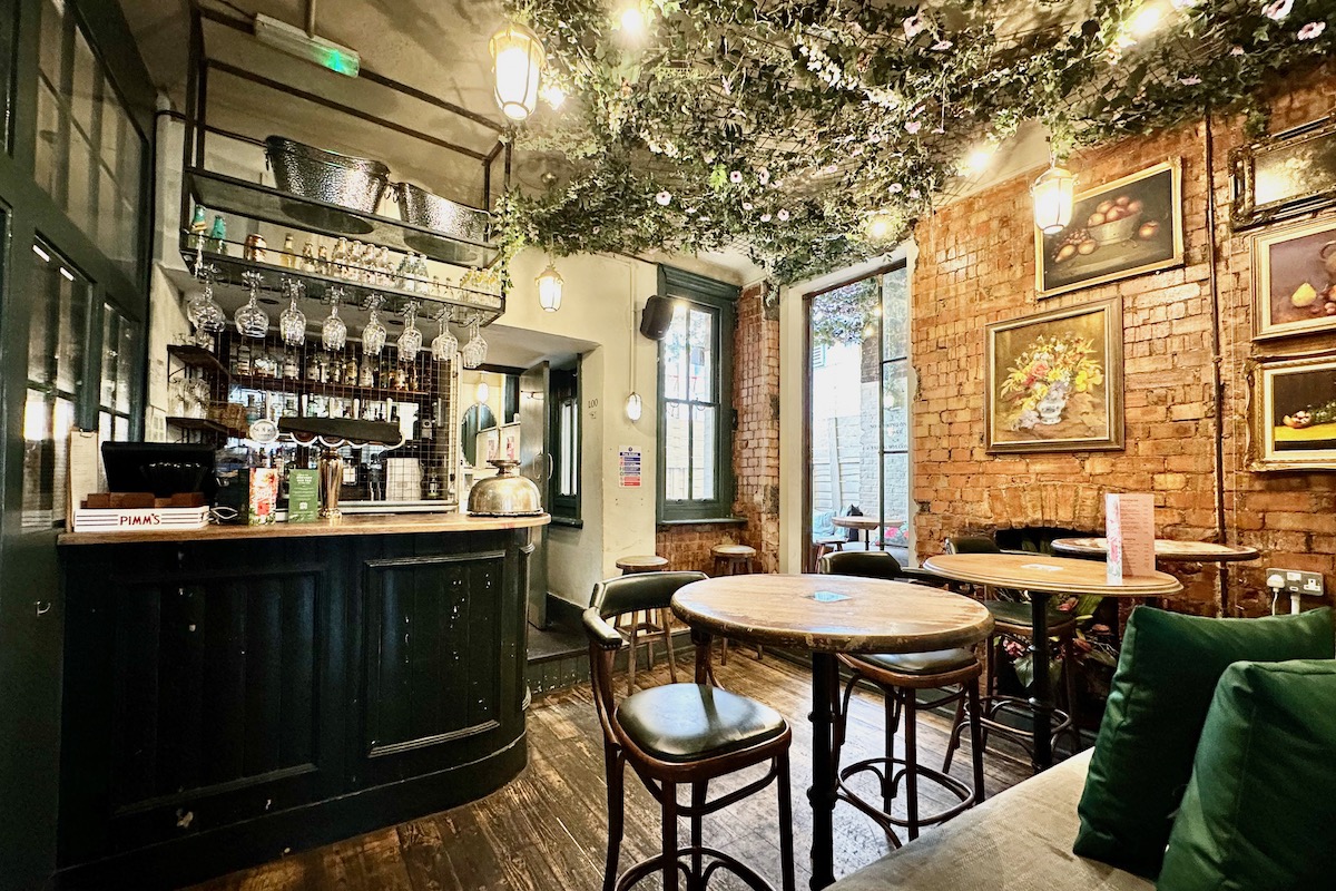 A Bar at the Bow Street Tavern in London