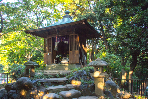 A small shrine in Shiba Park, Tokyo