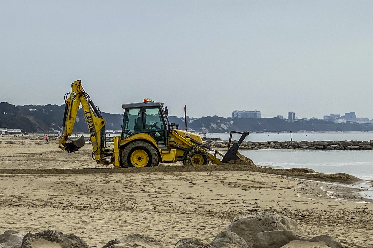 Dealing with Erosion on Sandbanks Beach 5457