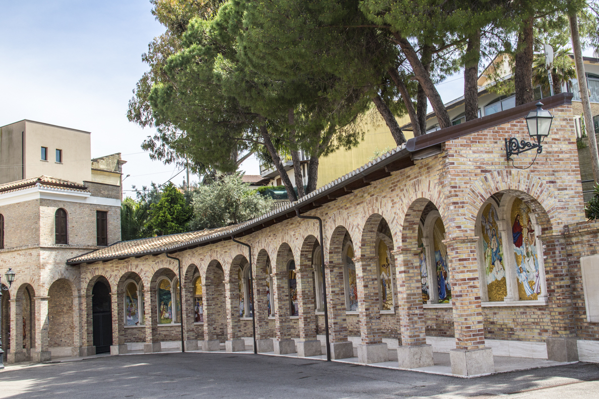 Decorated cloisters at the Sanctuary of Madonna dello Splendore  in  Giulianova in Abruzzo, Italy  9512