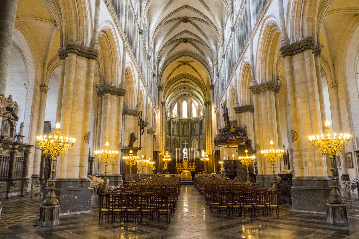 Inside Notre Dame Cathedral in Saint Omer in Pas de Calais, France 8081057