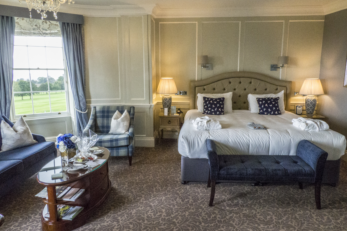 Lord Hastings Suite at  the Teskesbury Park Hotel  in Tewkesbury    011849
