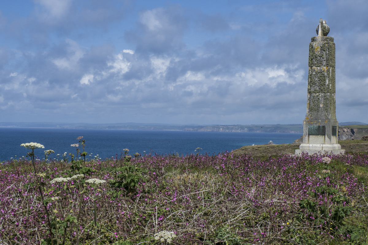 Morconi Monument at Poldhu Cove on the Lizard Peninsula in Cornwall    6033882