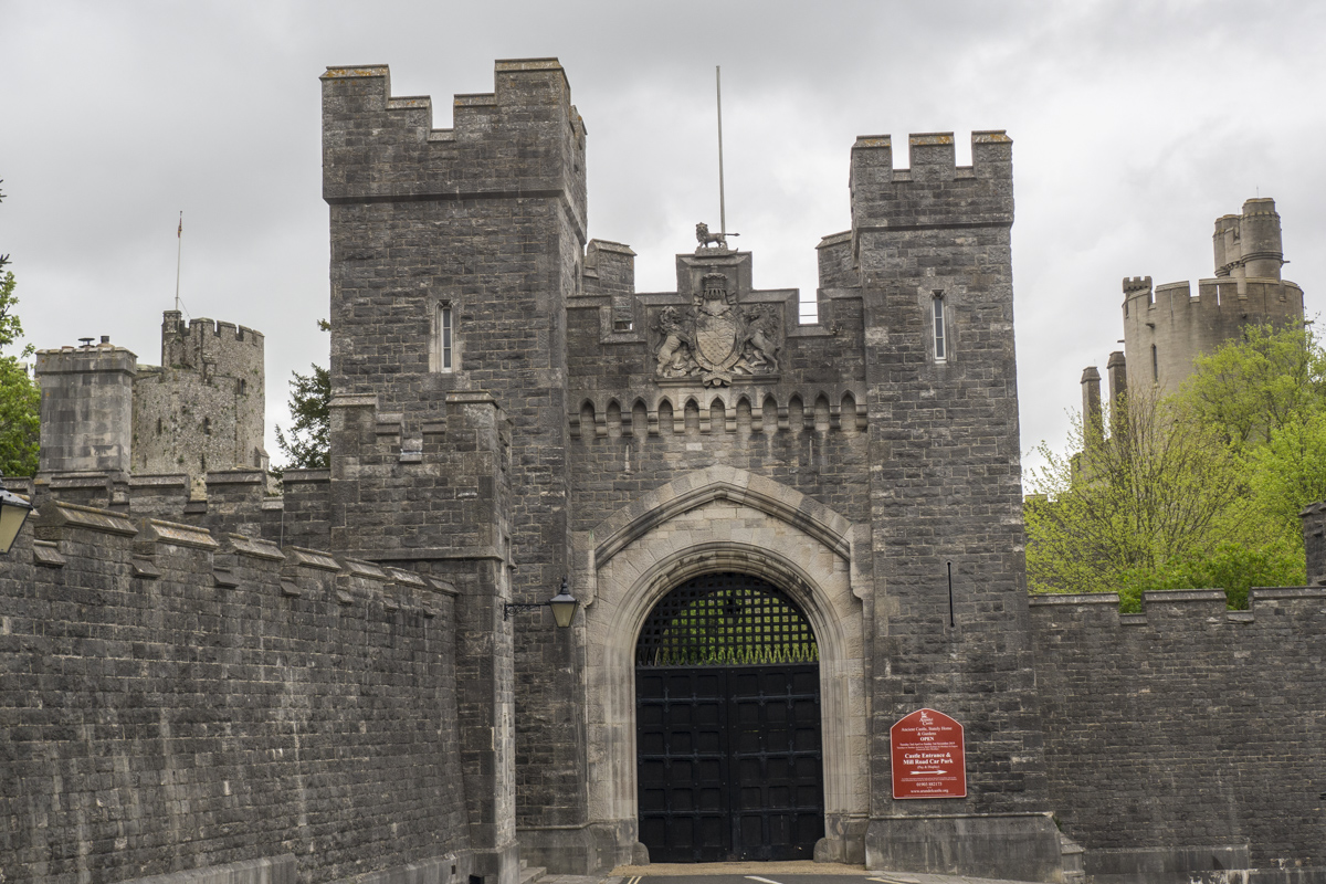 Private Entrance to the Castle in Arundel    4243227