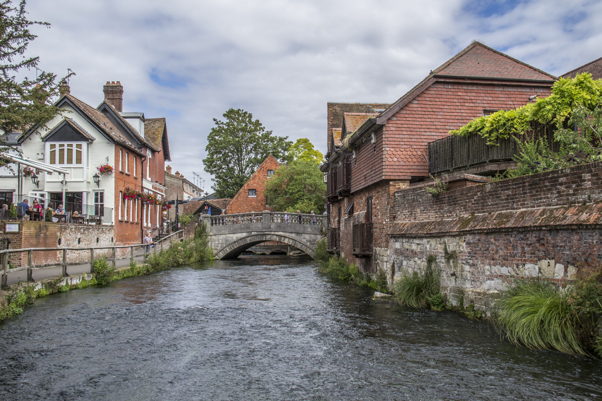 River Itchen Flowing Through Winchester, Hampshire UK 2380