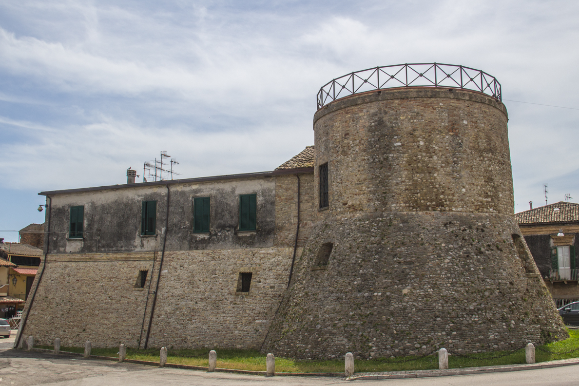 Round Tower or Il Bianco in Giulianova in Abruzzo, Italy  9416