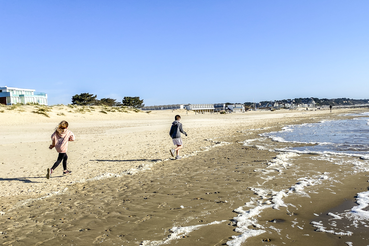 School Children on Sandbanks Beach in Dorset  4738