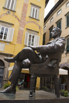 Statue of Giacomo  Puccinii in Corte San Lorenzo in Lucca, Tuscany in Italy