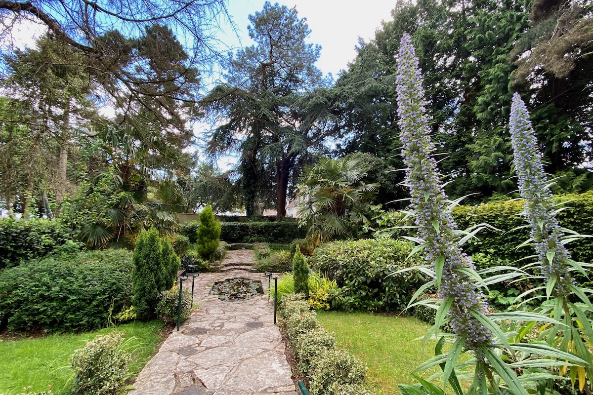 The Gardens at Canford Clffs Library in Canford Cliffs, Dorset