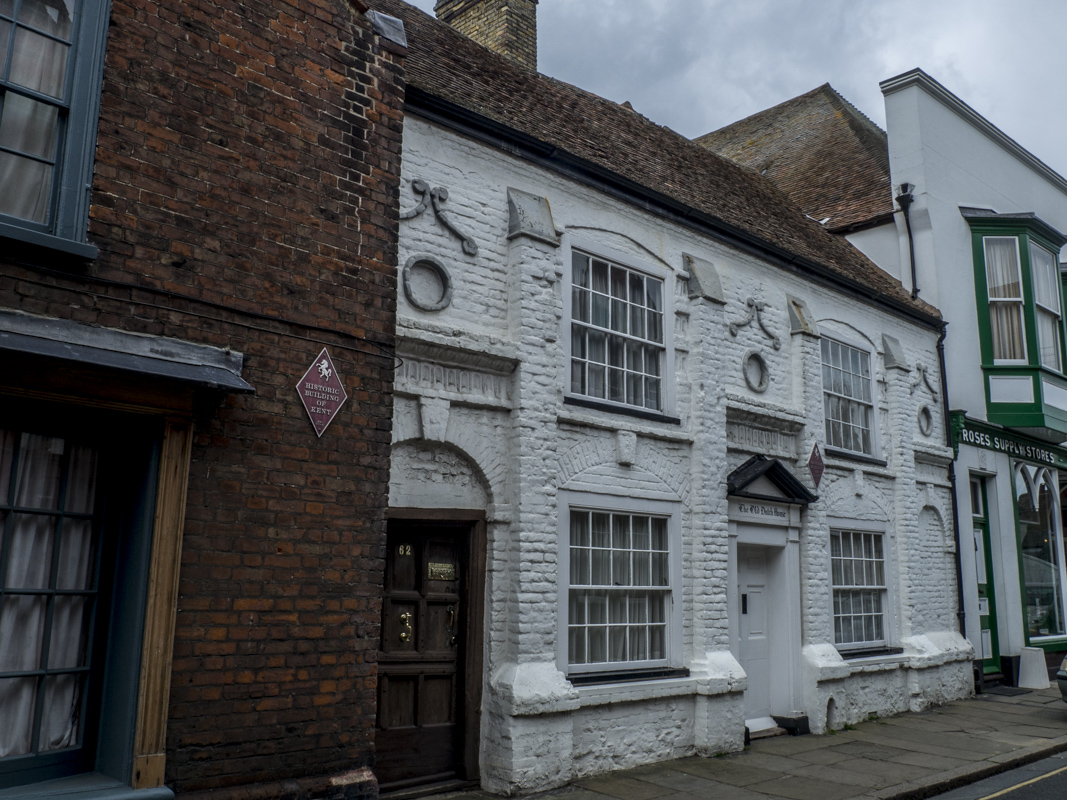 The Old Dutch House on King Street in Sandwich, Kent    5050067