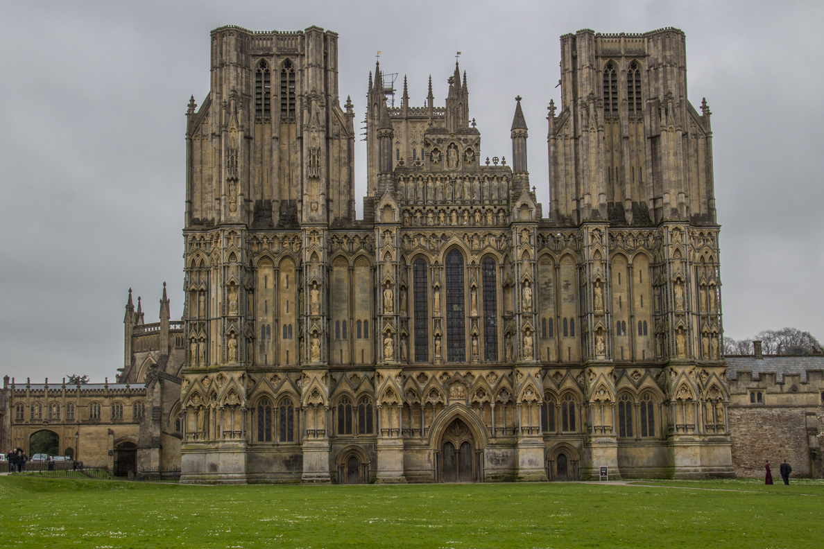 The West Front of the Cathedral in Wells, Somerset, England    20185392