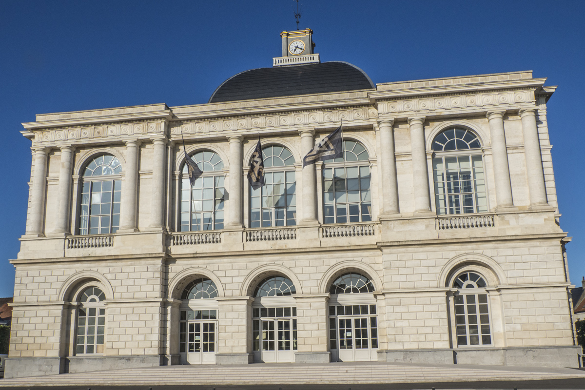 Town Hall in Place du Maréchal Foch, Saint Omer in Pas de Calais, France8070991