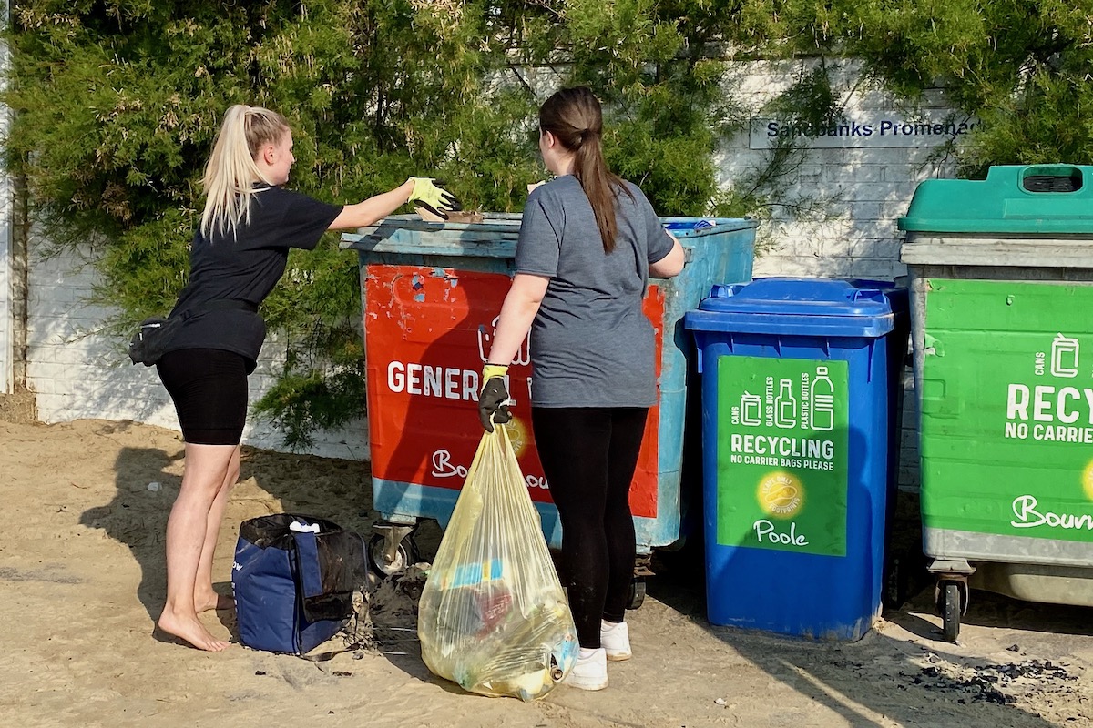 Volunteers Help Clear Sandbanks Beach of Litter