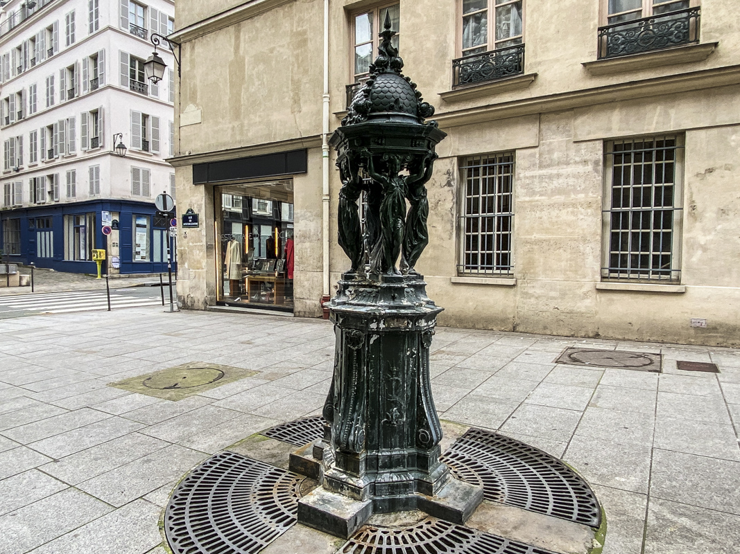Wallace Drinking Water Fountain in Maraisna district of Paris IMG 3631