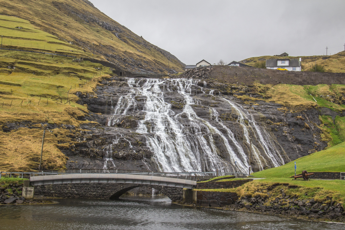 Waterfalls on Streymoy island in the Faroe Islands   7162